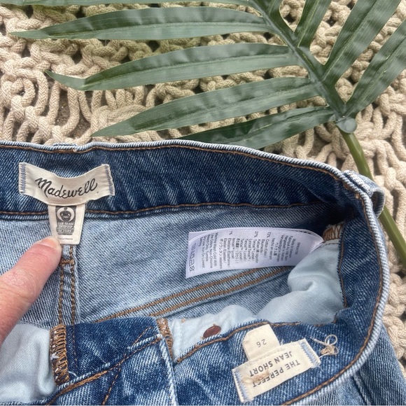Madewell Jean Shorts Size 26 - The Perfect Jean Short - Picture 3 of 4